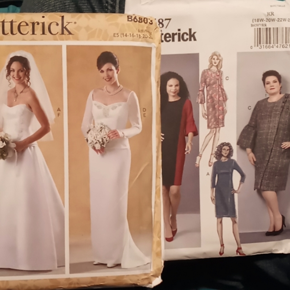 Two lot wedding dress casual pattern design